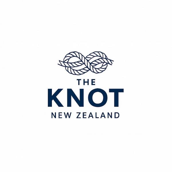 ”The Knot （ザ・ノット）” は、英語で「結び目」「つながり」を意味します。 私たちはこの言葉に、「食を通じて人と人、文化と文化を結ぶ」という想いを込めました。食は、国や言葉を超えて人をつなぐ、もっとも身近なコミュニケーションです。 日本の文化が持つ繊細さやおもてなしの心、そしてニュージーランドの豊かな自然と素材の力。 そのふたつを”結ぶ”ことで、新しい食のかたちや、心地よい時間を生み出していきたいと考えています。
