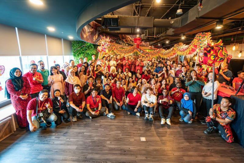 TDCXマレーシアでは、国際色、文化溢れるイベントが盛り沢山です。この写真は旧正月(チャイニーズニューイヤーの際の写真です)