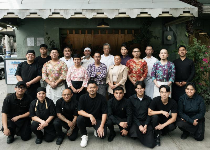 スタッフの集合写真