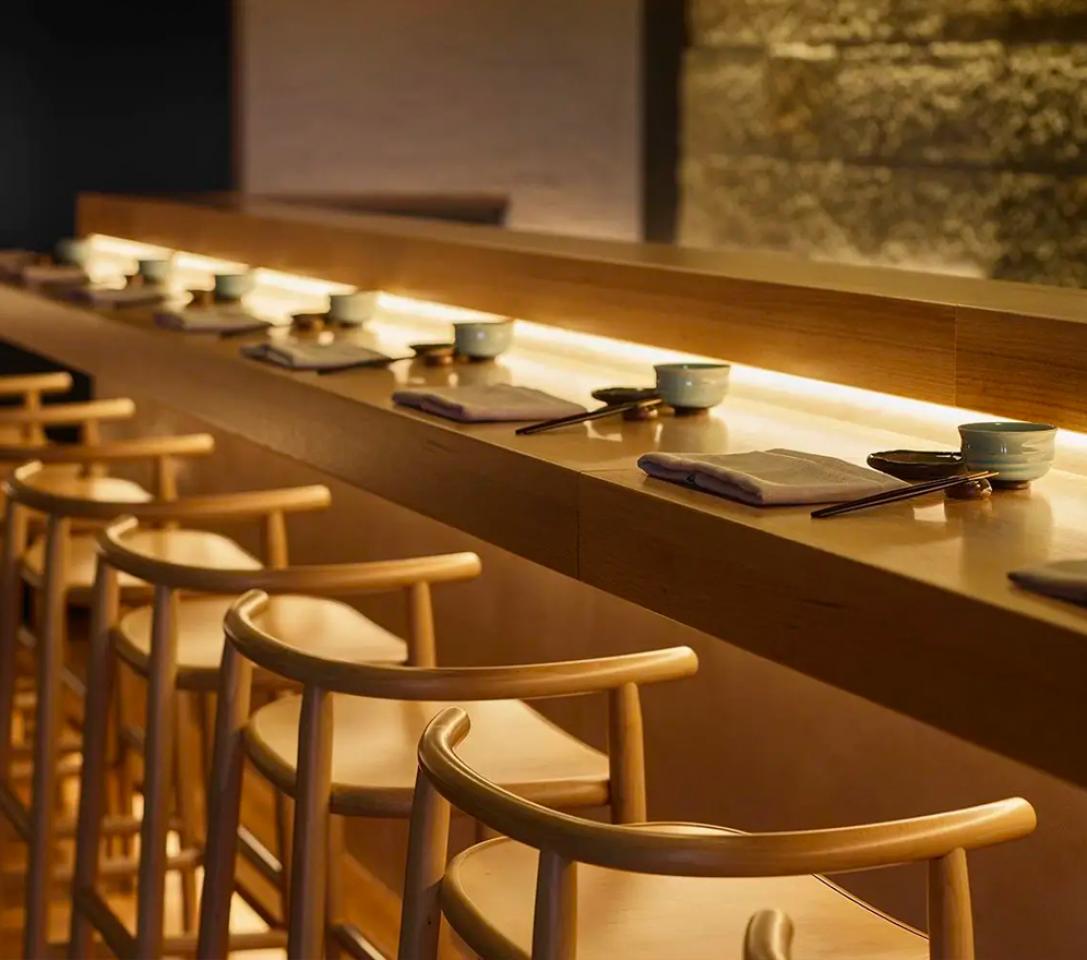 ドバイで本格日本食!ホール、キッチンスタッフ大募集中